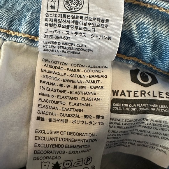 Levi’s Flare Jean - Picture 7 of 11